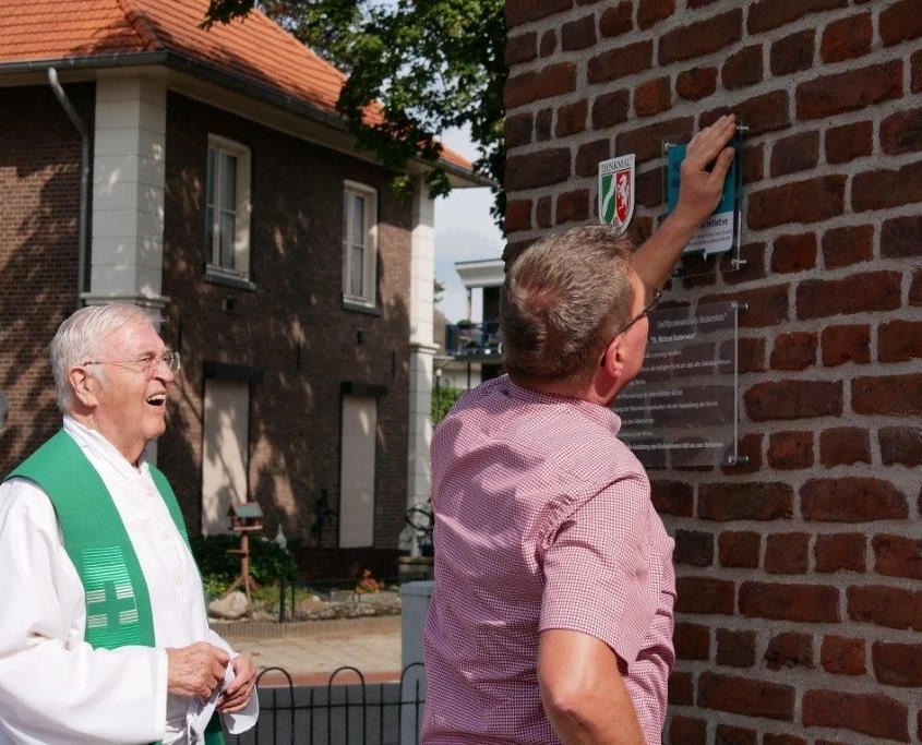 Kirche St. Michael in Suderwick als „Historischer Ort der Gemeinschaft“ ausgezeichnet