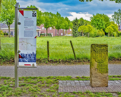 Historischer Wappengrenzstein (Joop van Reeken)