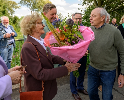 Johannes Hoven bedankt sich bei Francis Klaassen