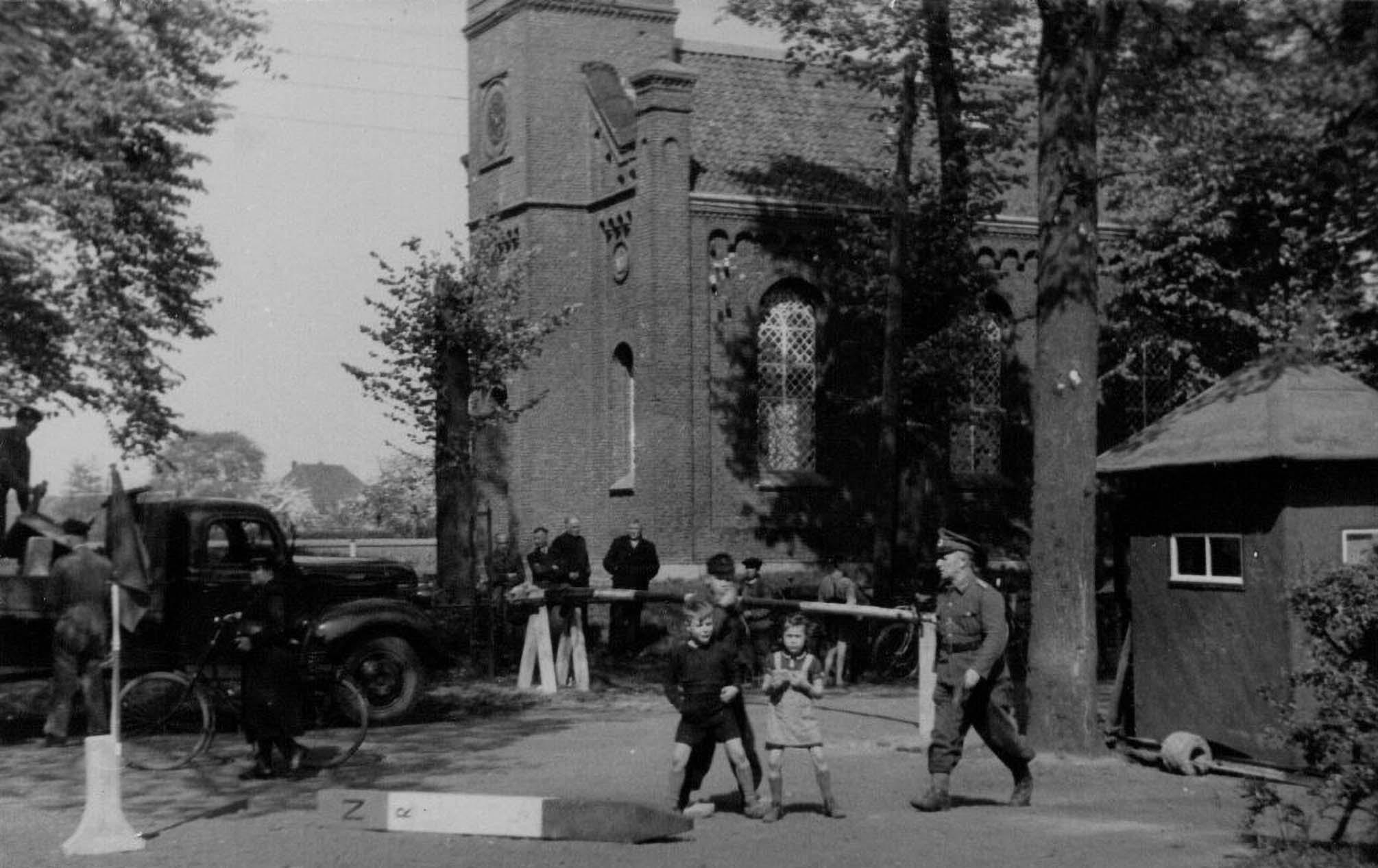 Der neue Grenzübergang an der ev. Kirche in 1949, Archiv ehem. Gemeinde Dinxperlo Der neue Grenzübergang an der ev. Kirche in 1949, Archiv ehem. Gemeinde Dinxperlo