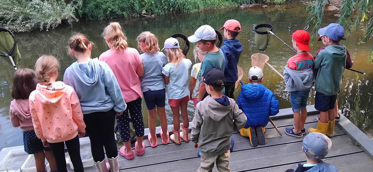 Suderwicker Kinder auf spannender Wasserexpedition in der Bocholter Aa